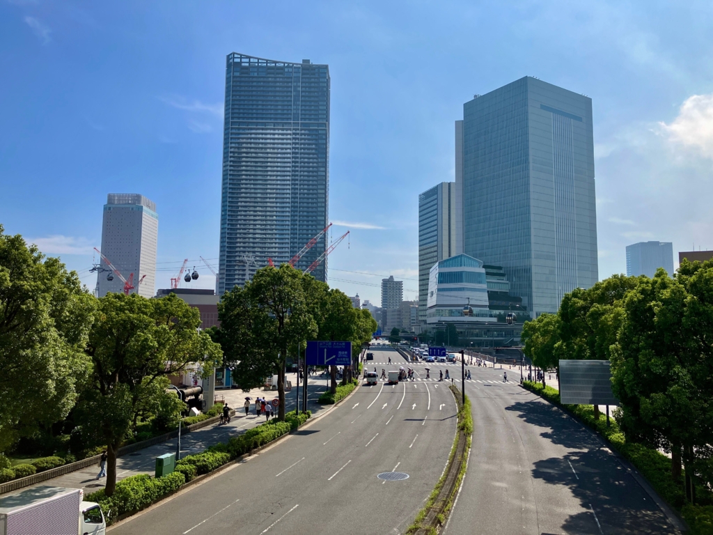 Tragedie în Japonia: O tânără a murit după ce un bărbat a sărit de la etajul 11 peste ea