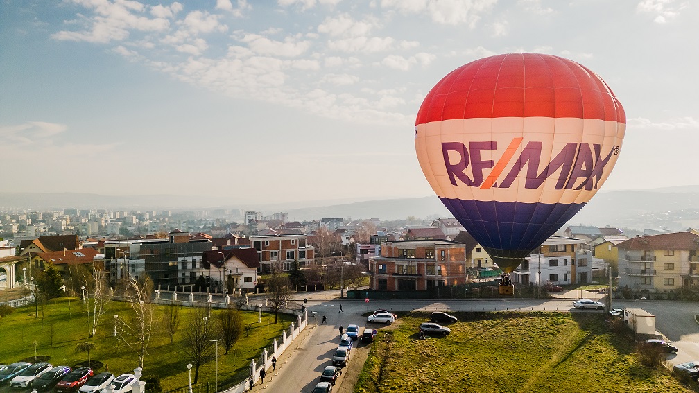 RE/MAX România extinde rețeaua de agenții imobiliare cu șapte noi francize în șase orașe