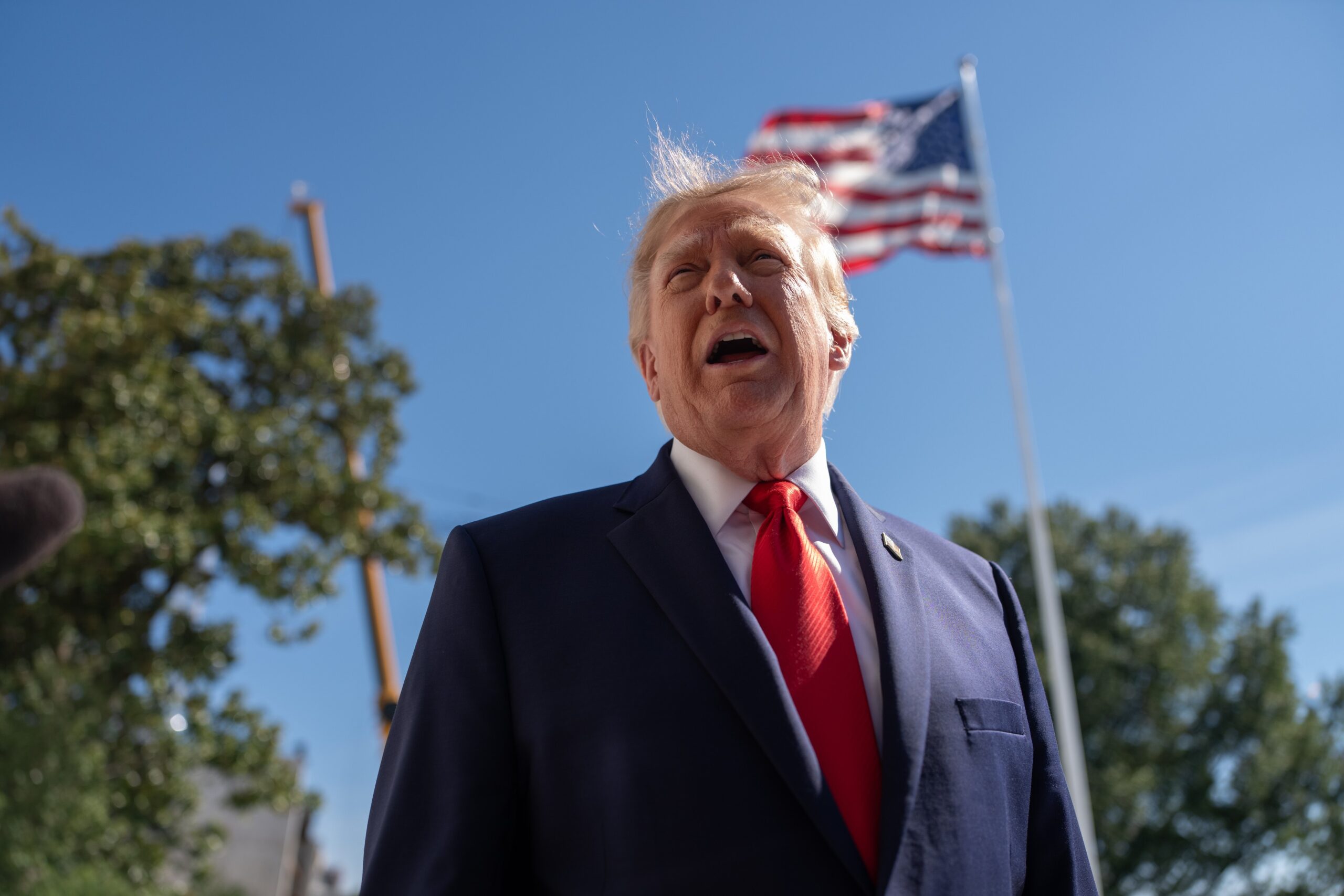 Familia unui tânăr ucis de un tigru cere oprirea distribuirii imaginilor după ce Donald Trump a publicat clipul