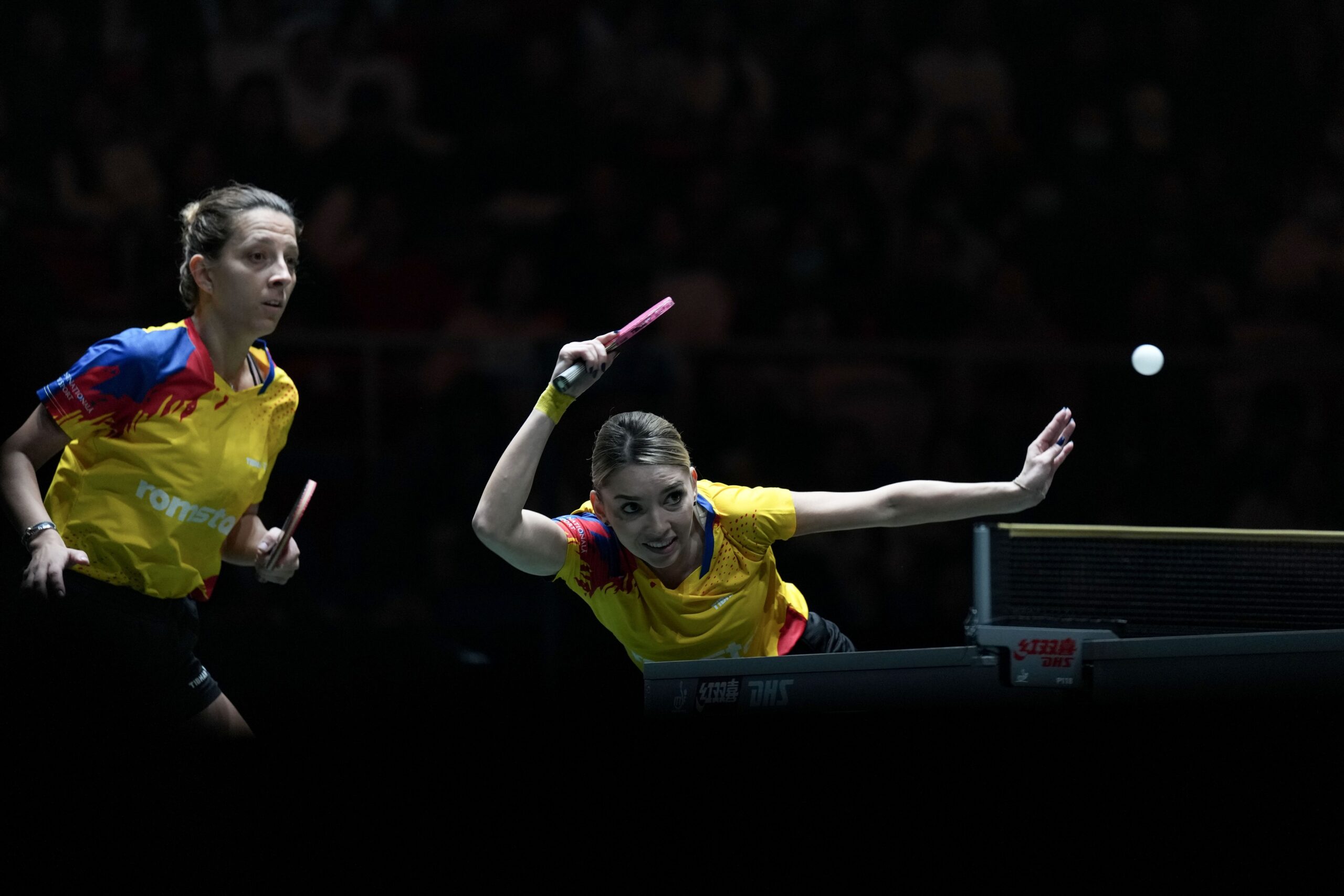 Elizabeta Samara și Bernadette Szocs se califică în sferturile de finală la Campionatul European de tenis de masă
