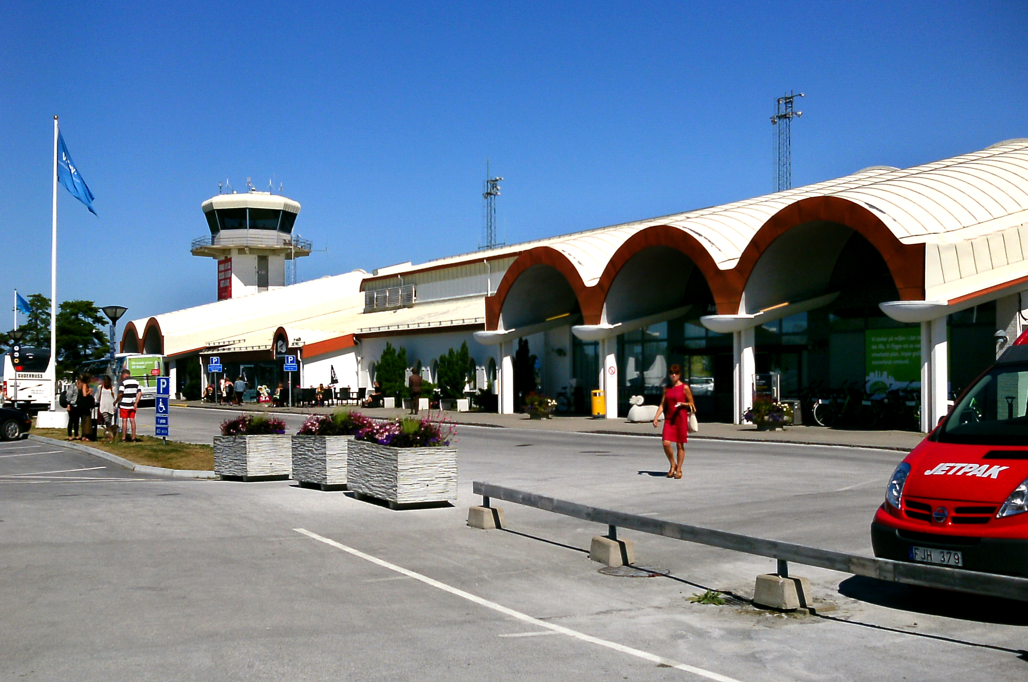 Acces gratuit la parcările aeroporturilor Otopeni și Băneasa pentru persoanele cu mobilitate redusă