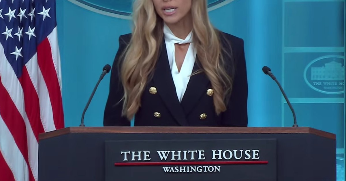 Noua purtătoare de cuvânt a lui Trump este acuzată că s-a prezentat ca avocat fără licență