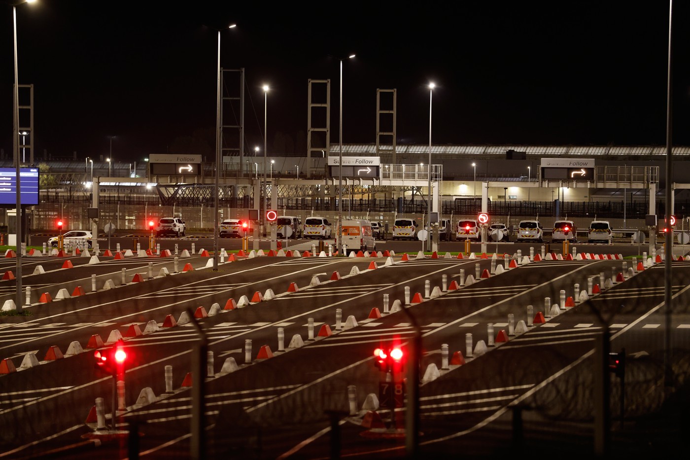 Accident grav la intrarea în Eurotunel: Un microbuz a lovit un tren de marfă