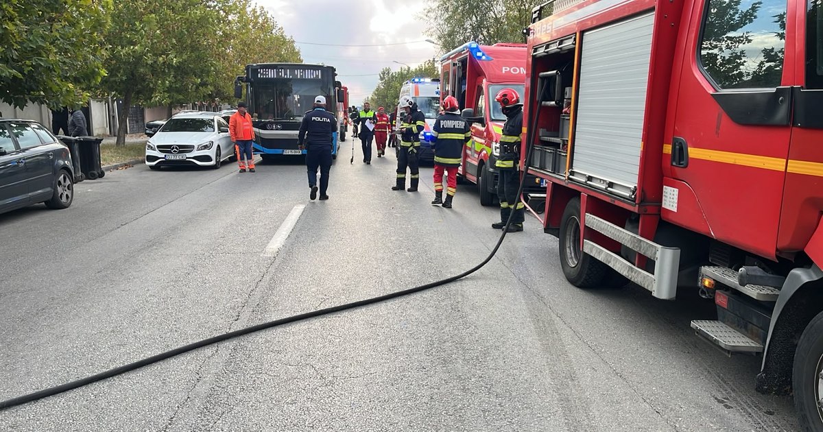 Accident grav în Craiova între un autobuz și o mașină: un mort și numeroase victime