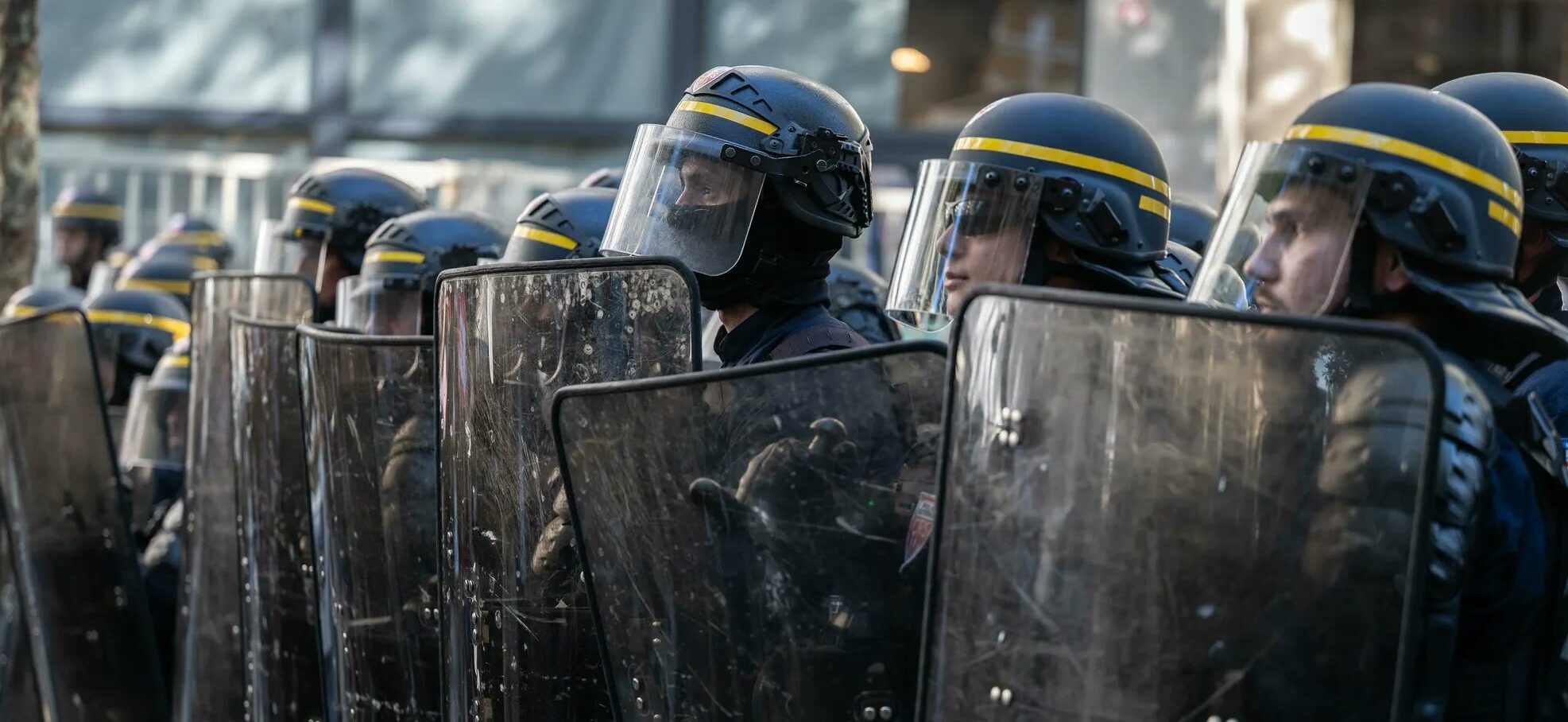 Arestări masive și acuzații de mutilare: poliția din Franța este vizată de scandal în urma protestelor școlare
