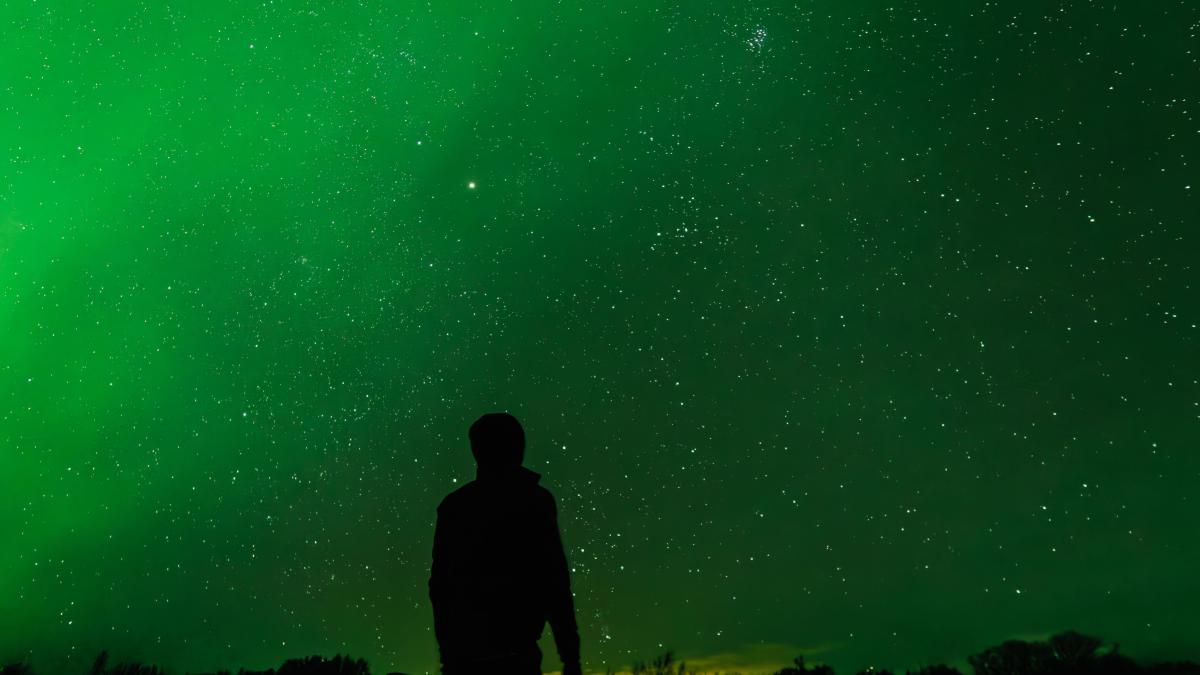 Astronomii au descoperit prima stea verde: cum a reușit o pitică albă să capte o nuanță neobișnuită