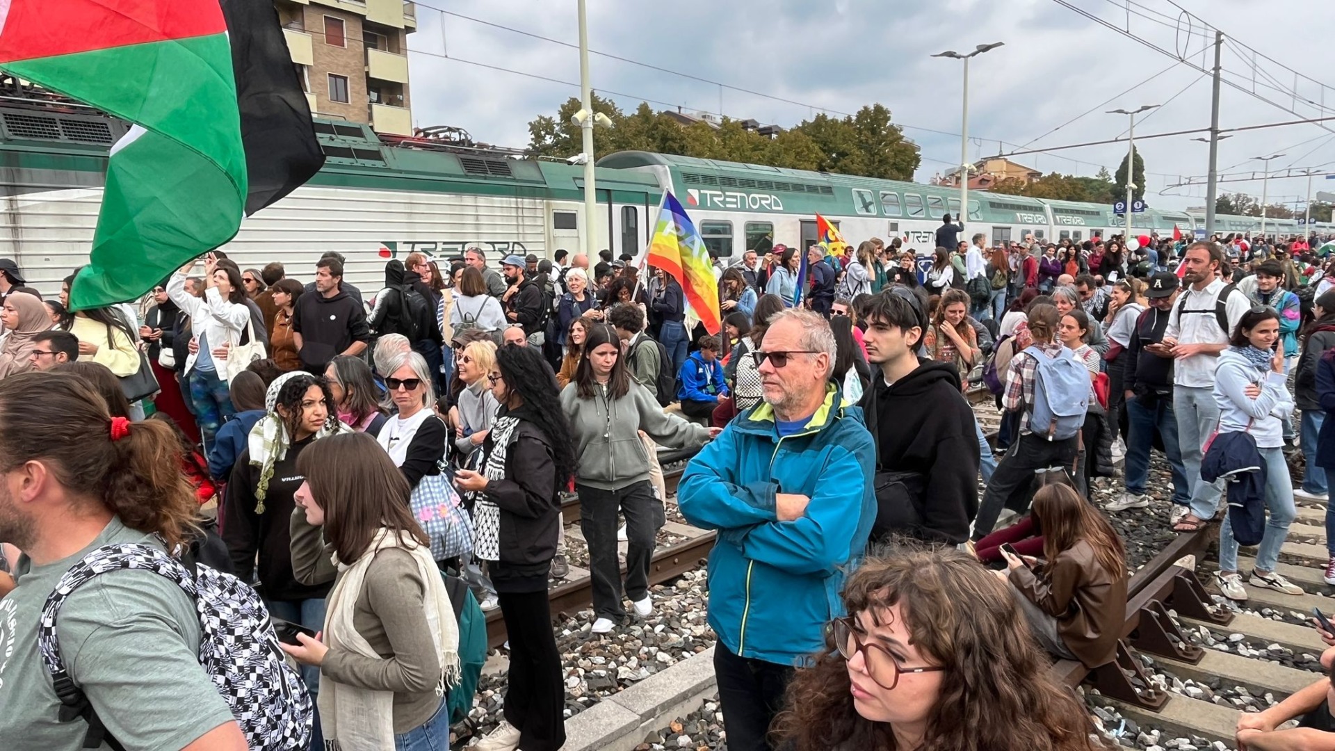 Proteste masive în Italia: mii de oameni au ieșit în stradă pentru salarii mai mari și împotriva costului vieții