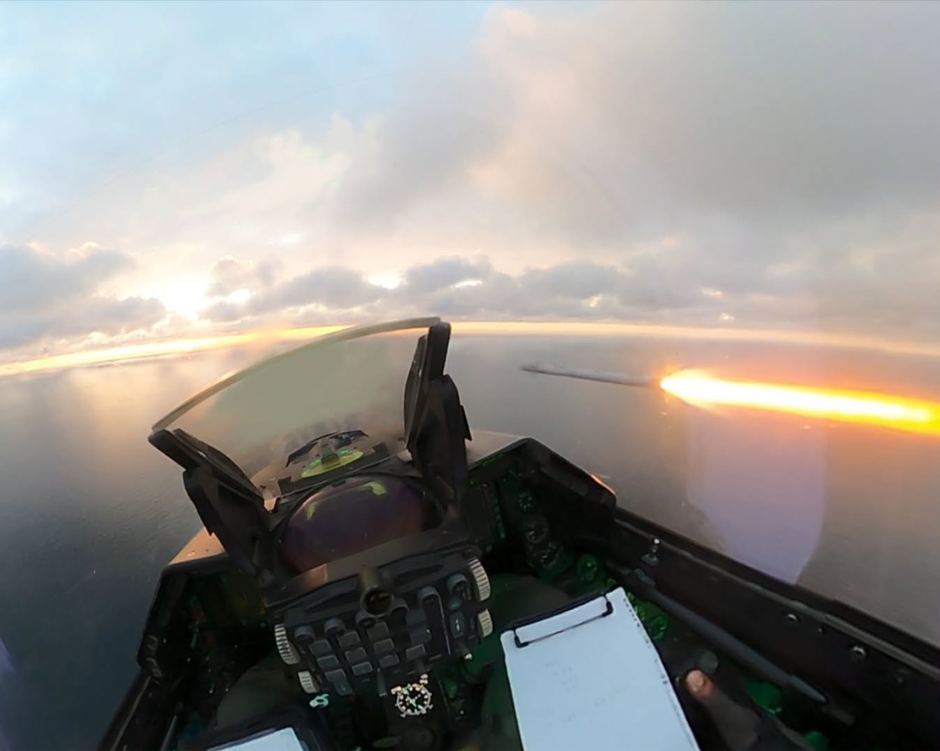 Imagini surprinse din cockpitul avioanelor F-16 în momentul doborârii dronelor deasupra Mării Negre