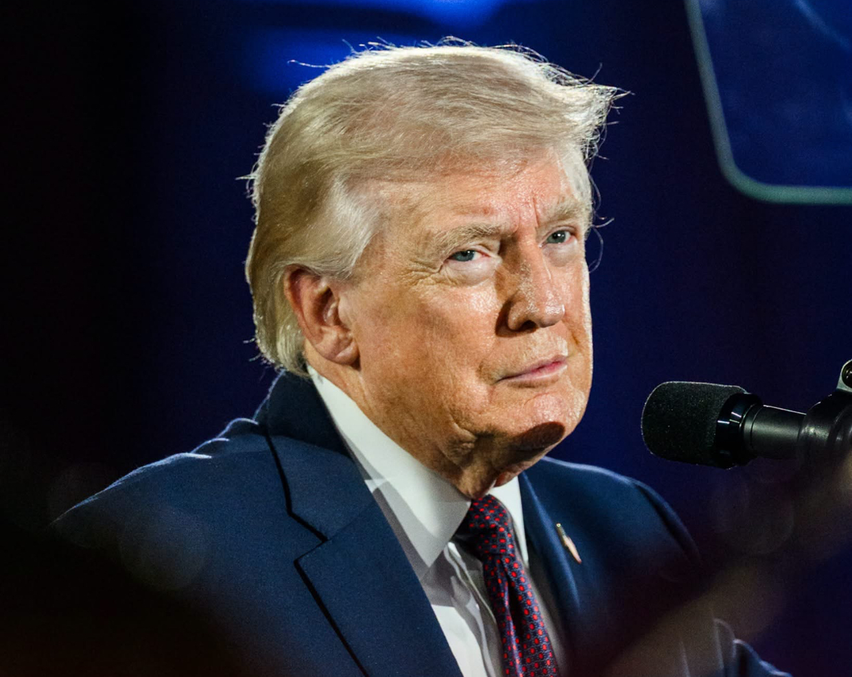 Donald Trump a ironizat revoluțiile din Franța în timpul unui discurs electoral din Georgia