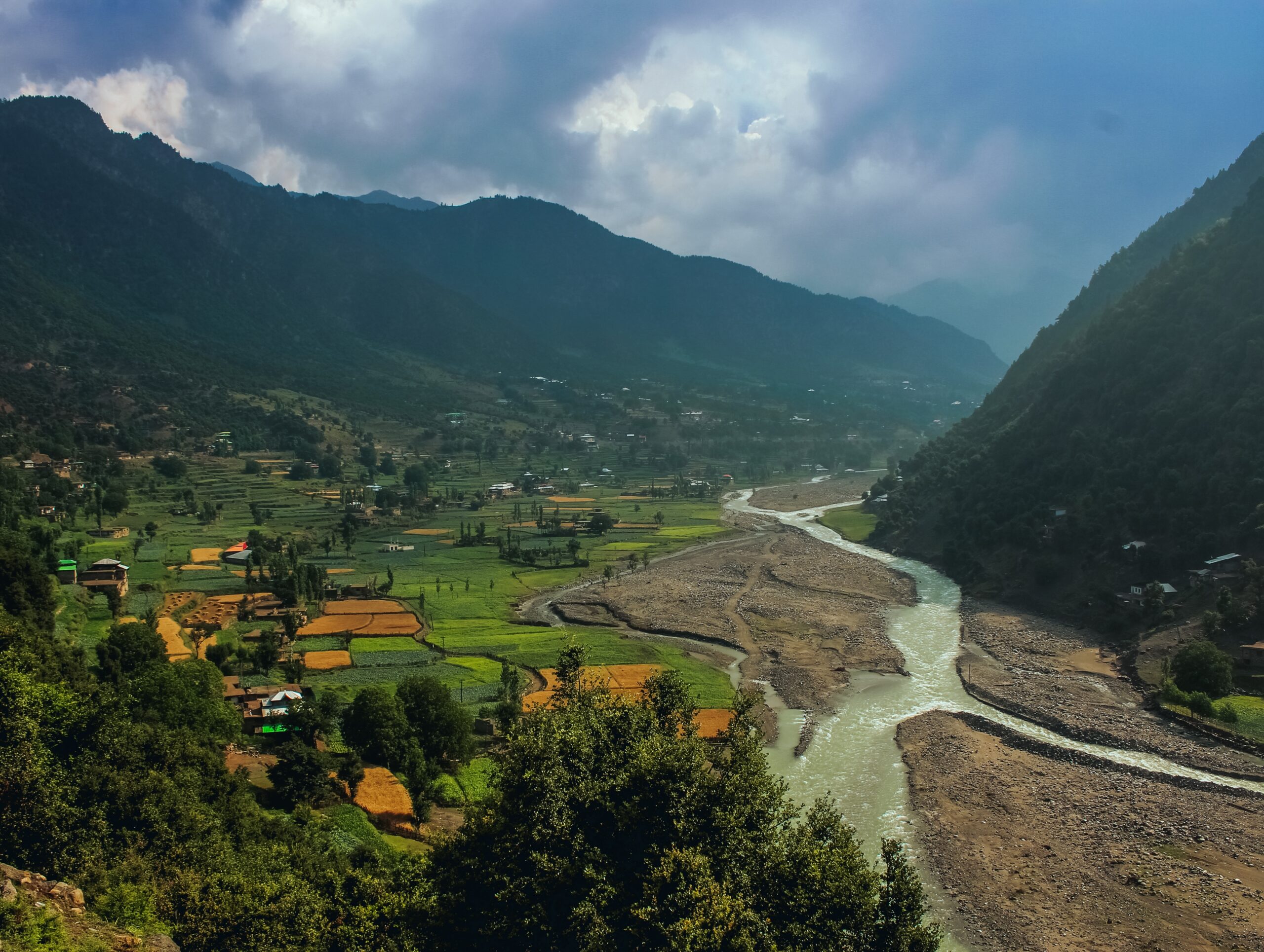 O vale izolată din Pakistan unde tradițiile mistice și comunicarea cu zânele încă mai există