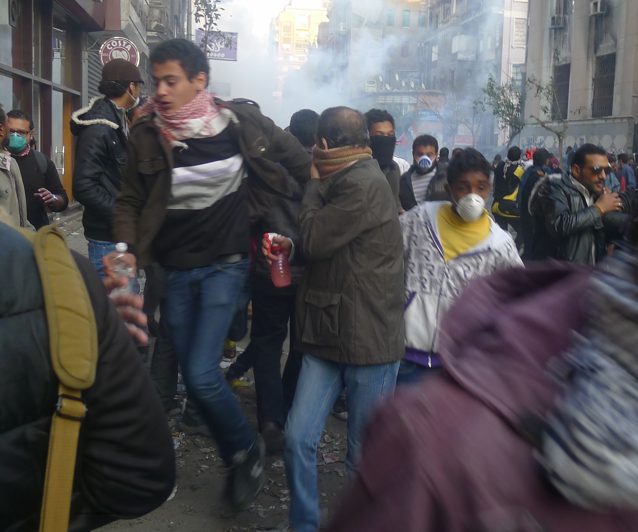 Un manifestant a decedat în timpul protestelor din Paris, însă moartea nu este legată de violențe