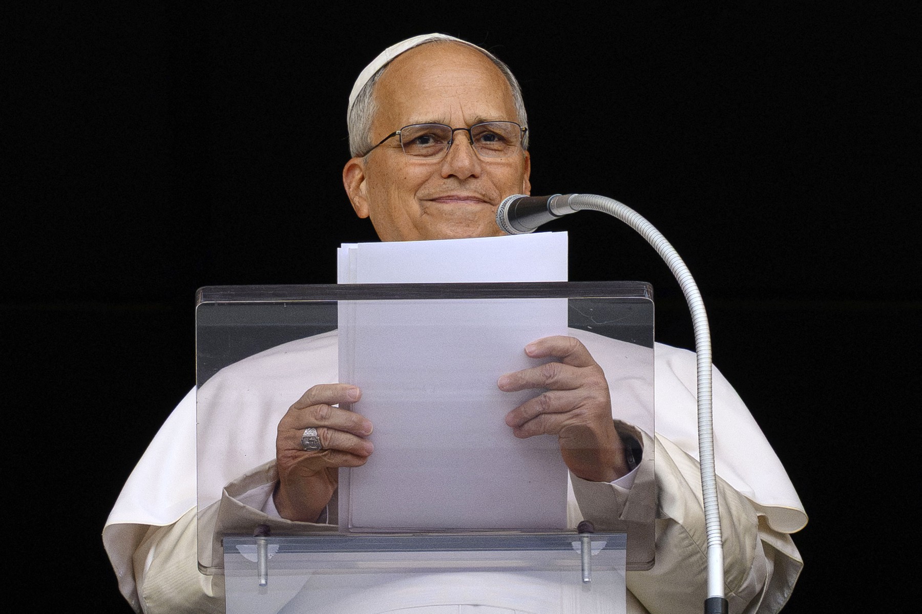 Papa Leon al XIV-lea a apărut în public la Vatican după intervenția chirurgicală pentru cancer pulmonar