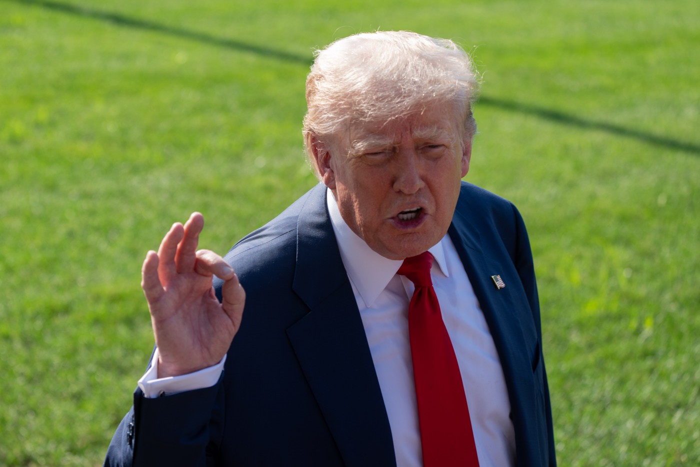 Donald Trump cere Franței controlul frontierelor după violențele masive din țară
