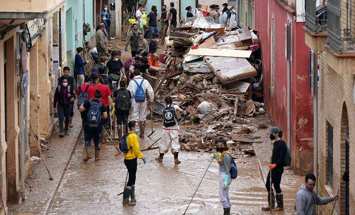 Avertismente de călătorie pentru Spania și Chile: Cod roșu de ploi și stare de urgență în mai multe regiuni