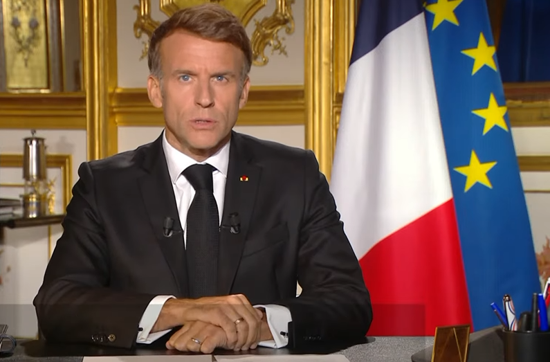 Emmanuel Macron anunță măsuri pentru reducerea prețului la combustibil după protestele violente din Franța