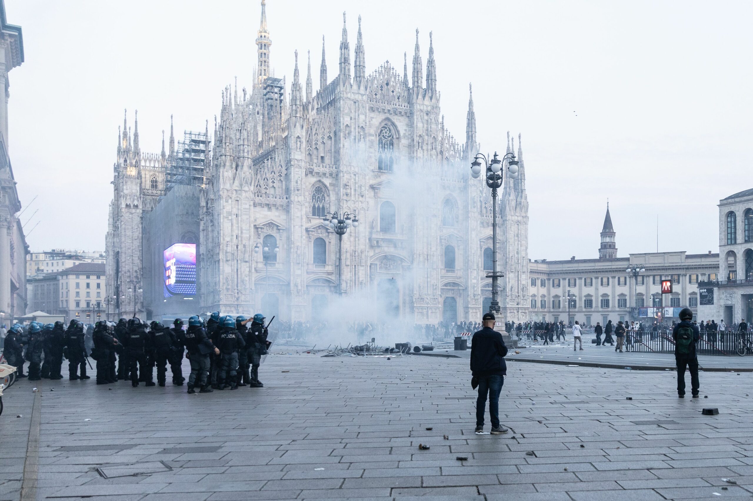 Violențe și jafuri în centrul orașului Milano în cadrul protestelor împotriva costurilor vieții