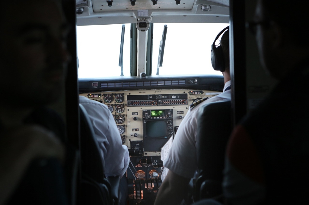 Aterizare de urgență la Sofia pentru un avion Austrian Airlines după semnalarea unui obiect suspect