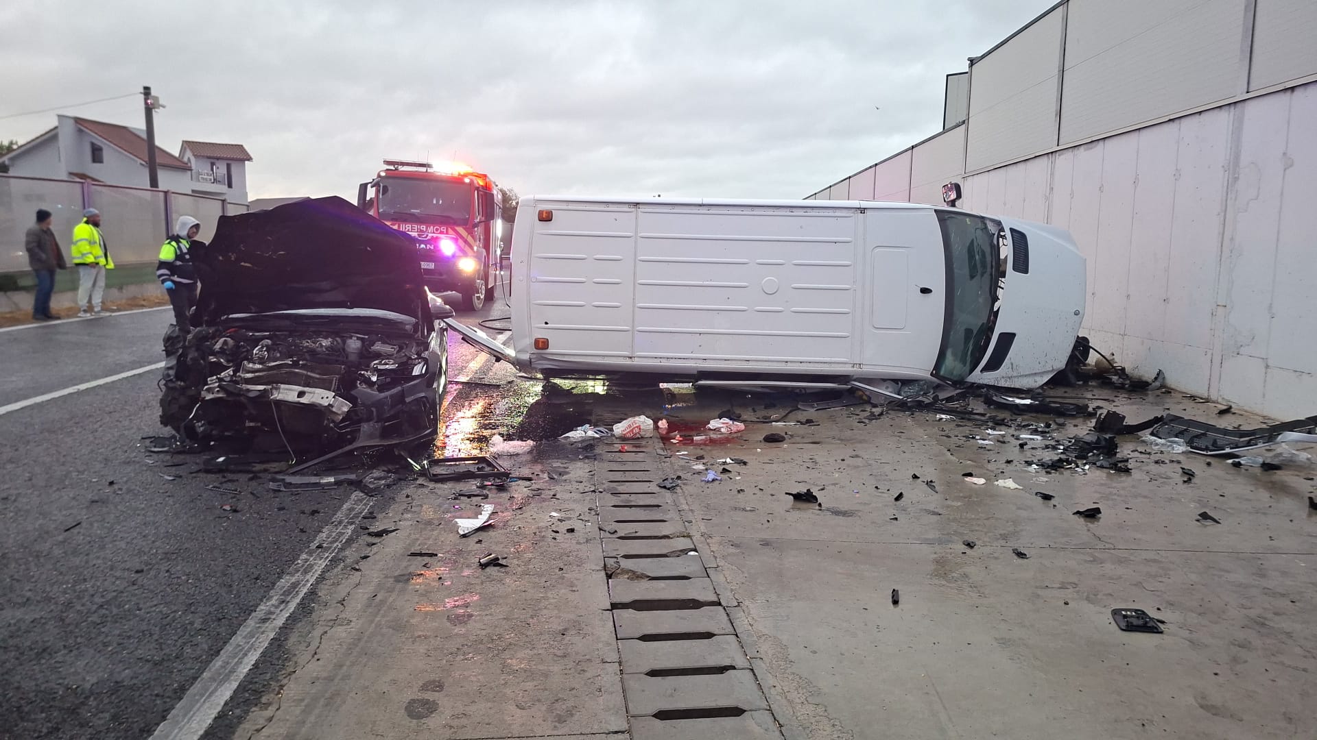 Accident violent pe DN 22 în Constanța: un microbuz și un autoturism s-au ciocuit între Năvodari și Lumina