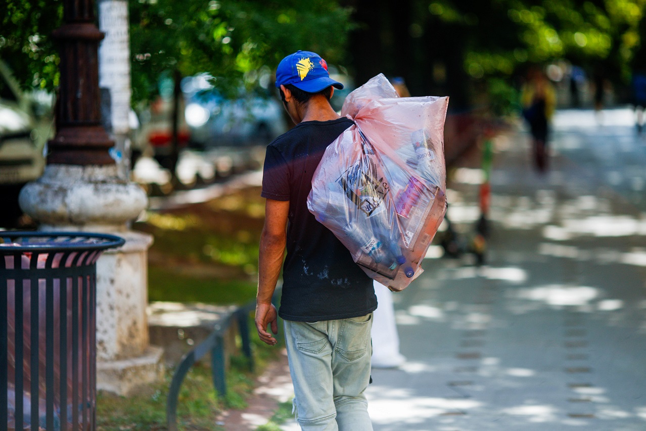 Ambalajele cu garanție vor putea fi returnate în școli și primării, conform unui nou proiect de lege