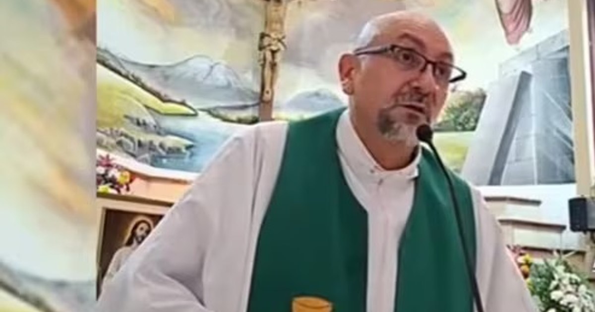 Tragedie în Ecuador: Preotul Patricio Sánchez a murit după ce o cruce de mari dimensiuni l-a lovit în timpul slujbei