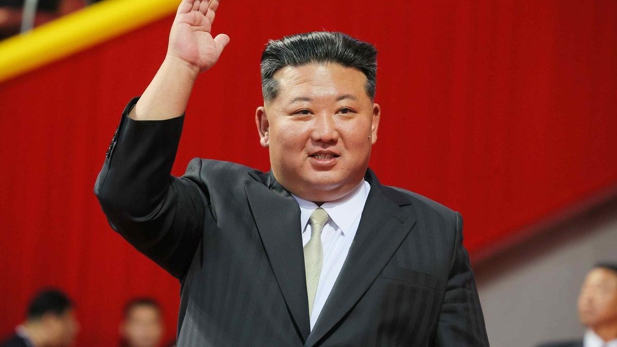 Iaht de lux cu piscină și tobogane a fost surprins lângă vila de vară a lui Kim Jong-un