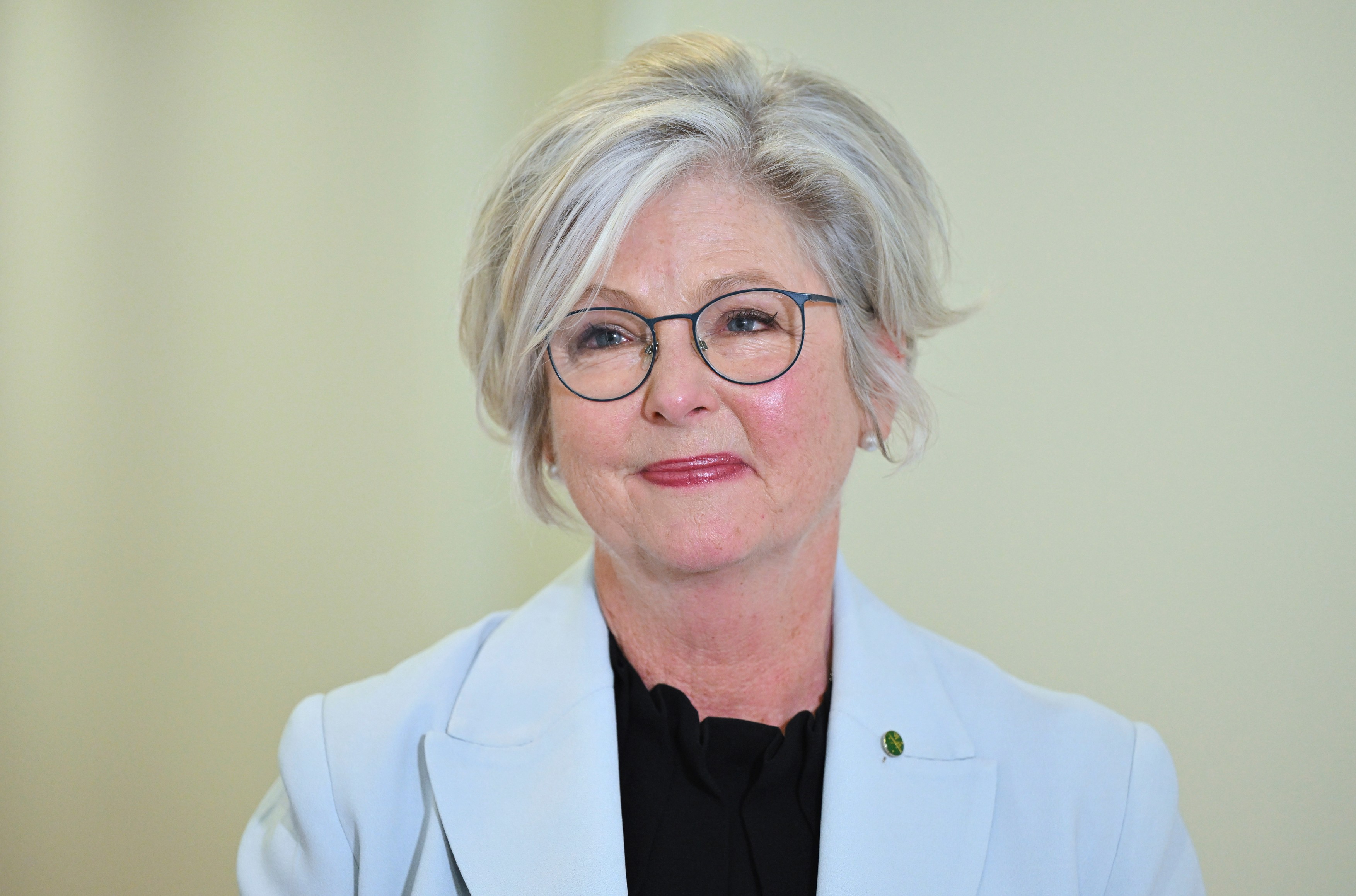 Atac violent asupra unei parlamentare din Australia: Helen Haines a fost lovită intenționat de o mașină