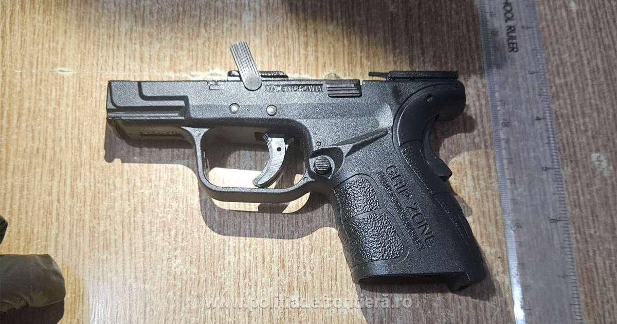 Arestări în Urziceni după ce un grup de bărbați a tras cu pistoale letale în mașini