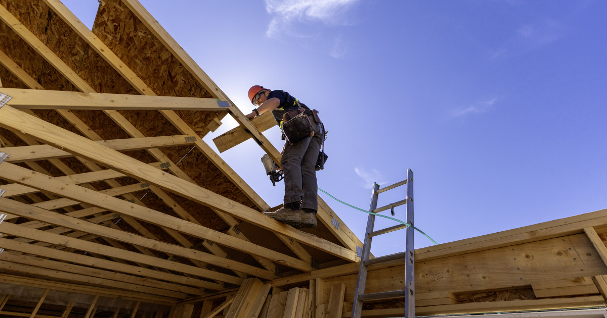 Reguli noi pentru construcțiile în curte: ce poți ridica fără autorizație în 2026