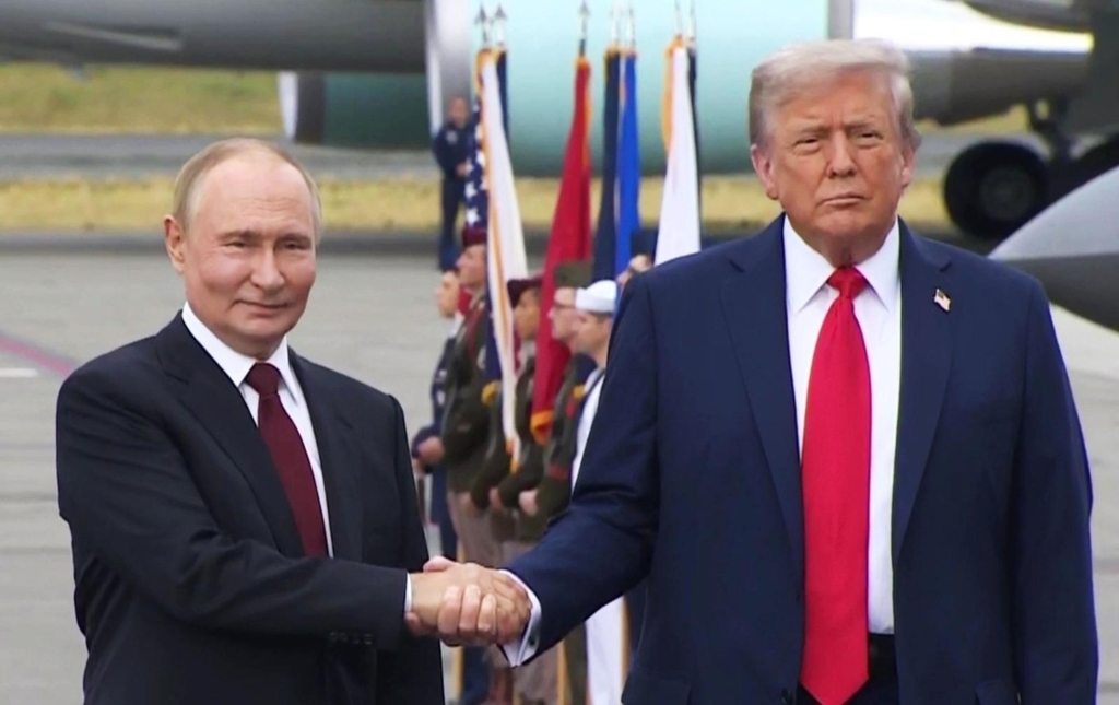 Donald Trump atinge cel mai scăzut nivel de popularitate; democrații câștigă teren în fața republicanilor
