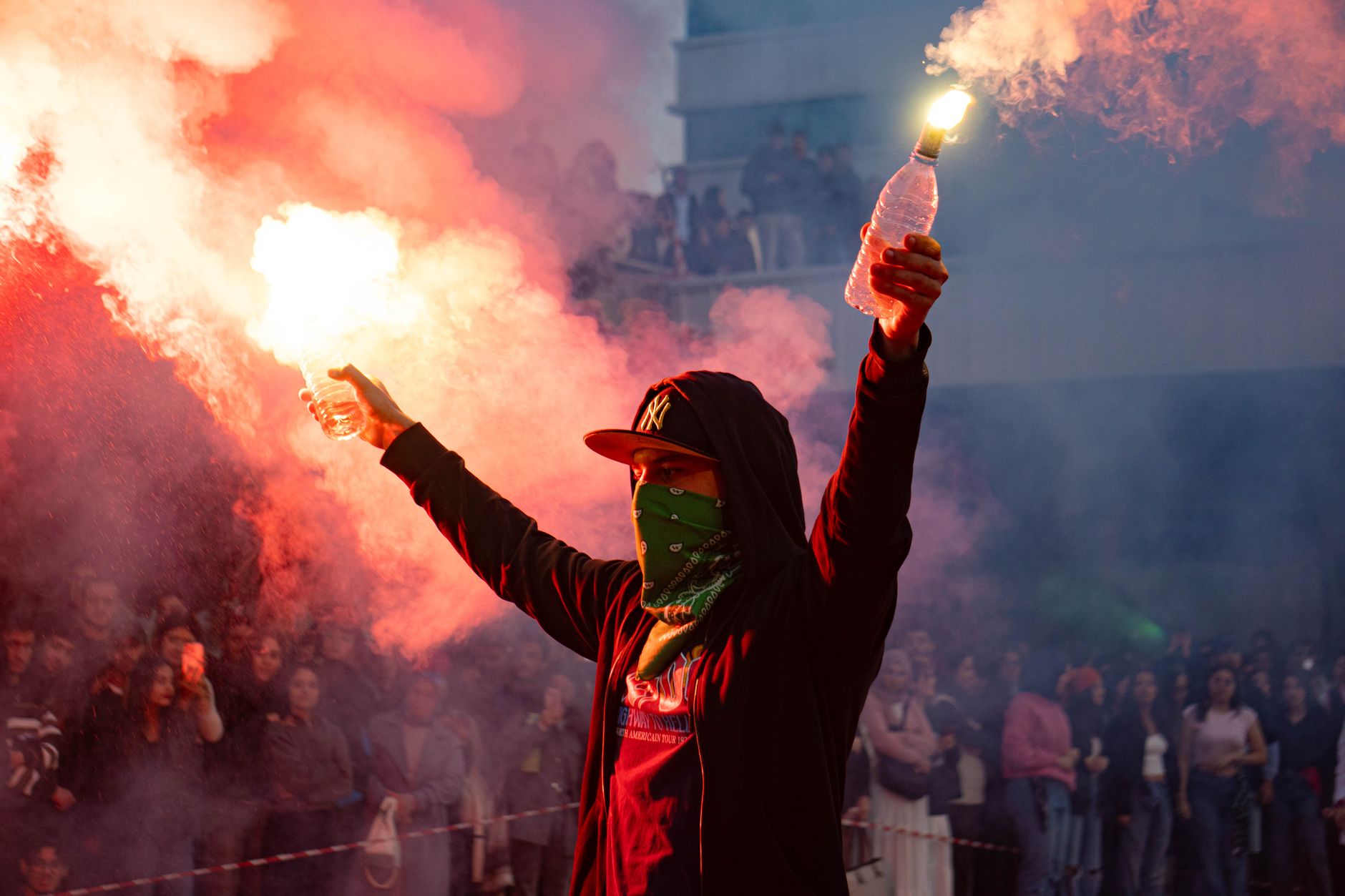 Protestele violente din Franța scot la iveală criza de autoritate a lui Macron