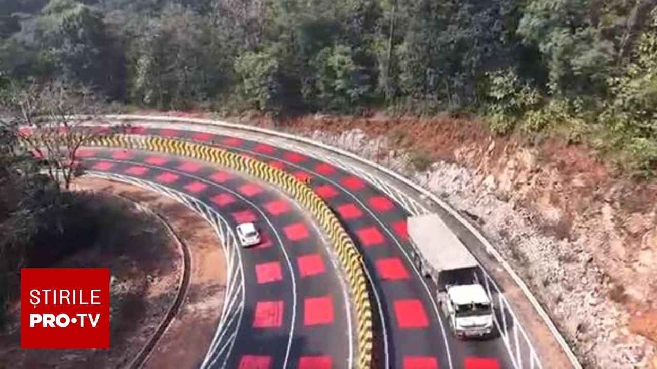 Autostradă cu marcaje roșii în India pentru protejarea tigrilor: o metodă inovatoare de siguranță