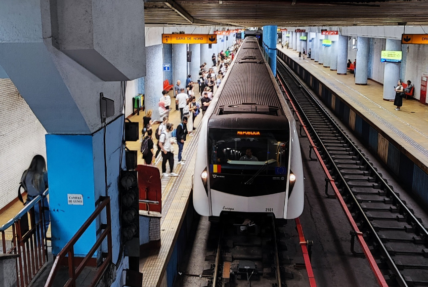 Incident tragic la metroul din București: un tânăr de 20 de ani a coborât pe șine în stația Constantin Brâncoveanu