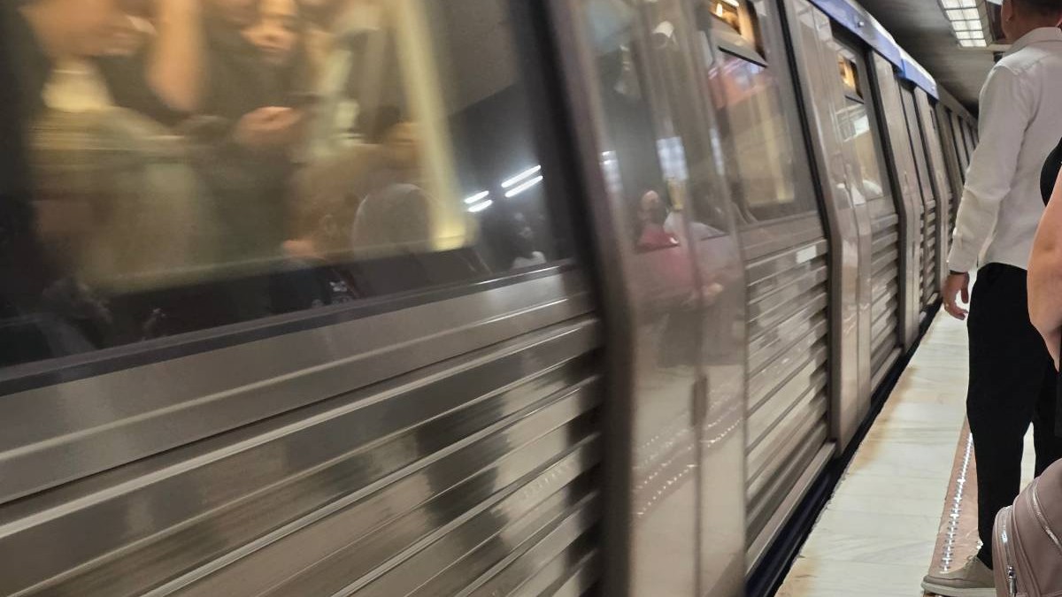 Incident grav la metroul Constantin Brâncoveanu: un tânăr a fost accidentat de un tren