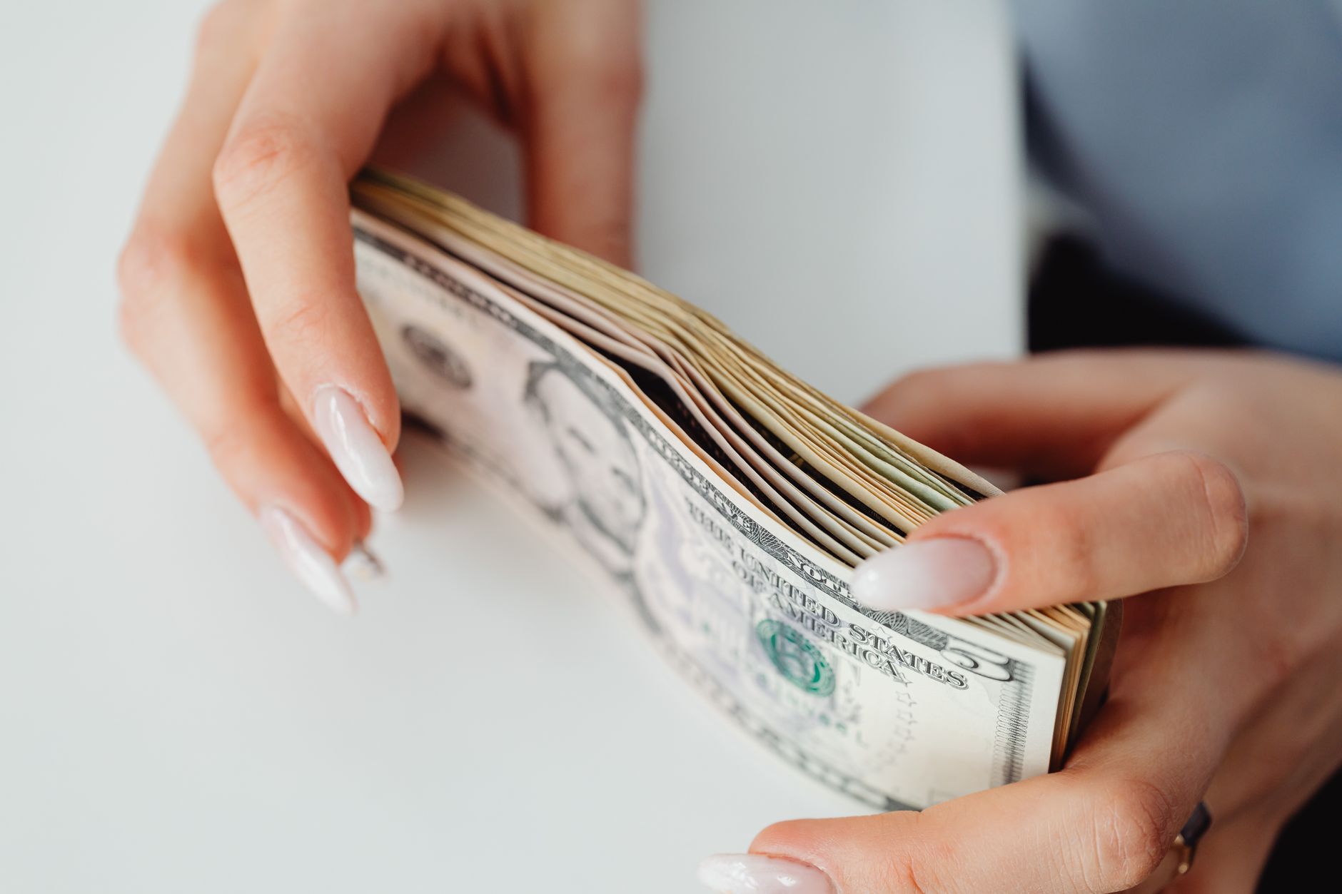 Eroare masivă la o bancă din Austria: un student a retras peste 120.000 de euro în loc de 12.900