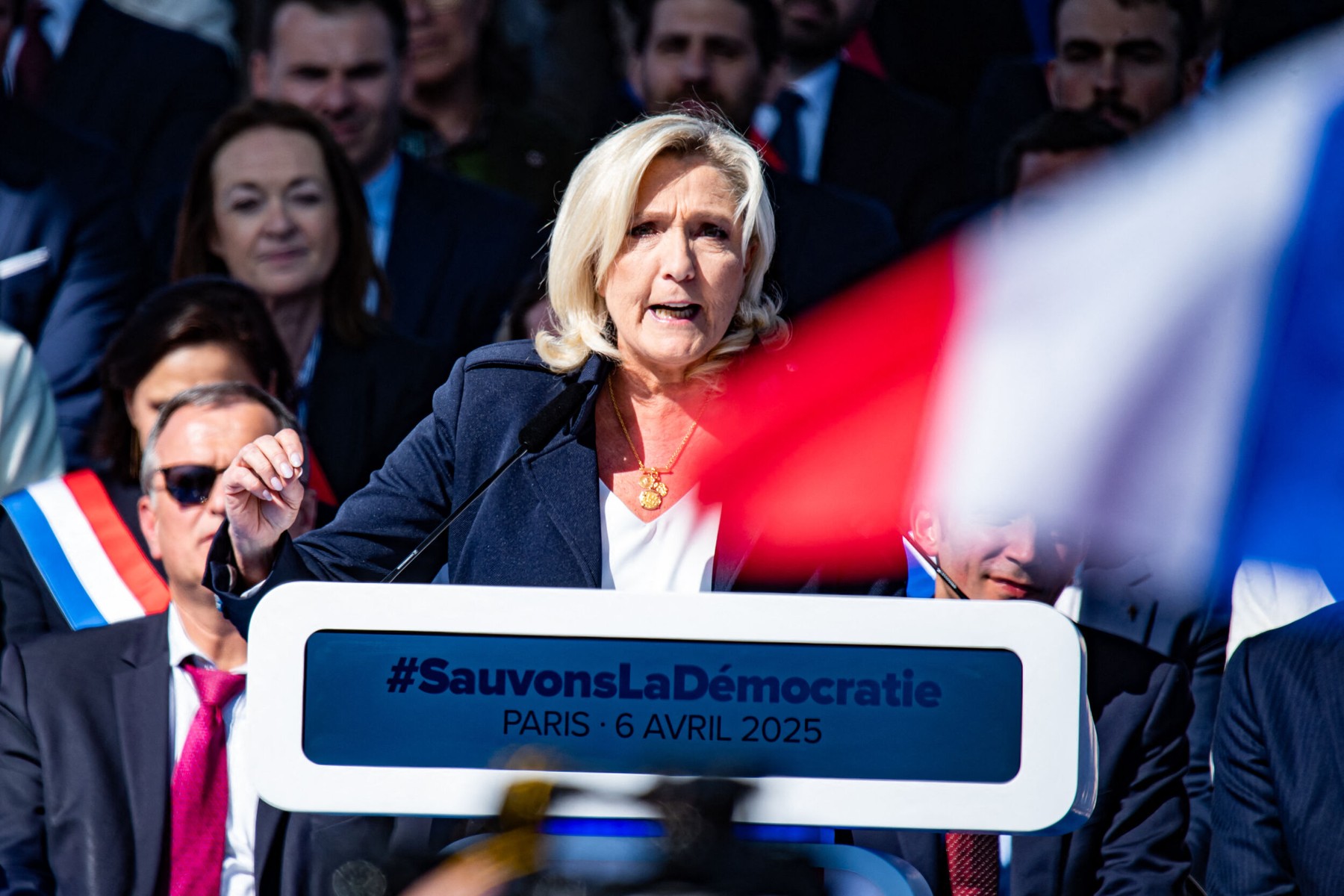 Donald Trump o numește pe Marine Le Pen „vocea conservatoare” a Franței