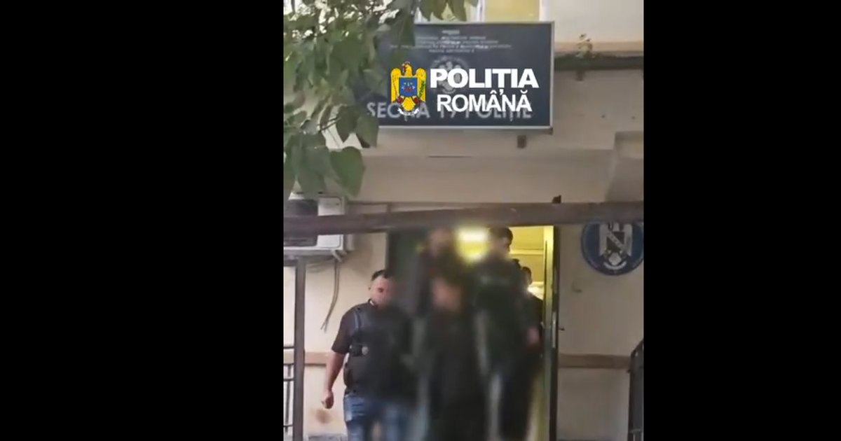 Patru bărbați reținuți în București după ce au agresat doi trecători în Sectorul 5