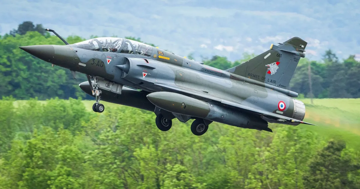 Tragedie în Franța: Un avion de luptă Mirage 2000D s-a prăbușit lângă Nancy