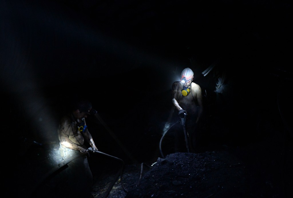 Minerii de la exploatarea de cărbune Vulcan continuă protestul din subteran din cauza salariilor