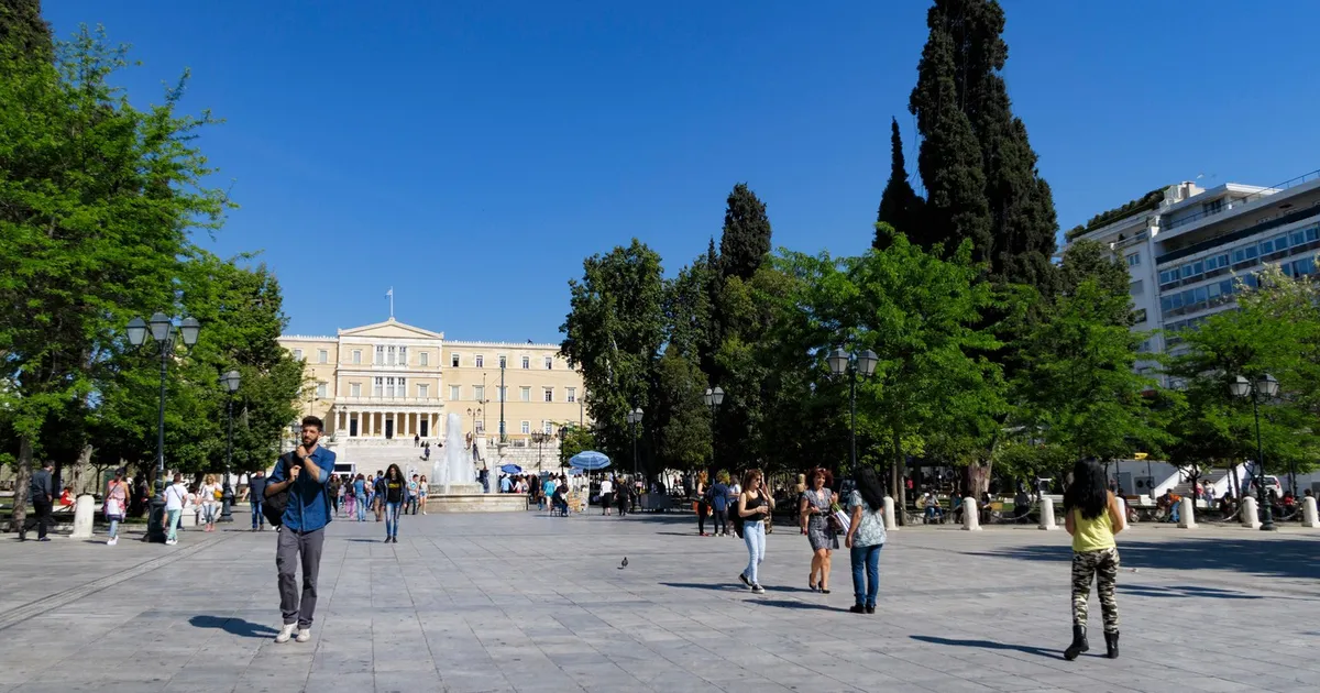 Proteste masive în Grecia: Elevi, studenți și funcționari ies în stradă împotriva costului ridicat al vieții