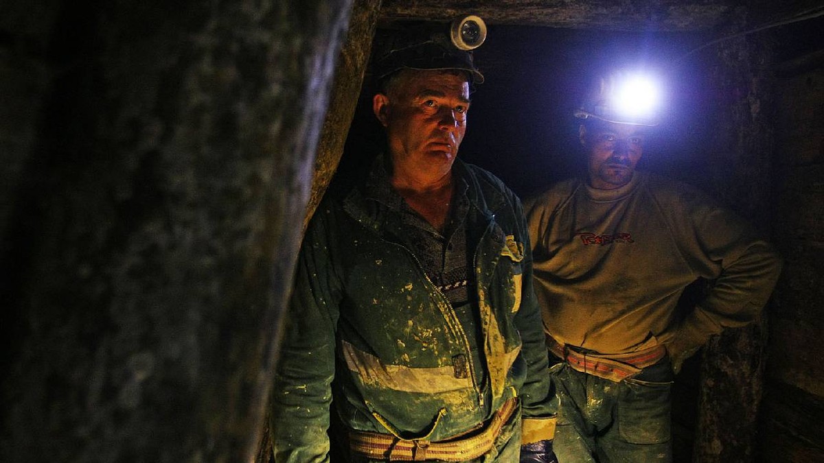 Minerii de la Mina Vulcan refuză să iasă din subteran: protest de peste 24 de ore pentru salarii