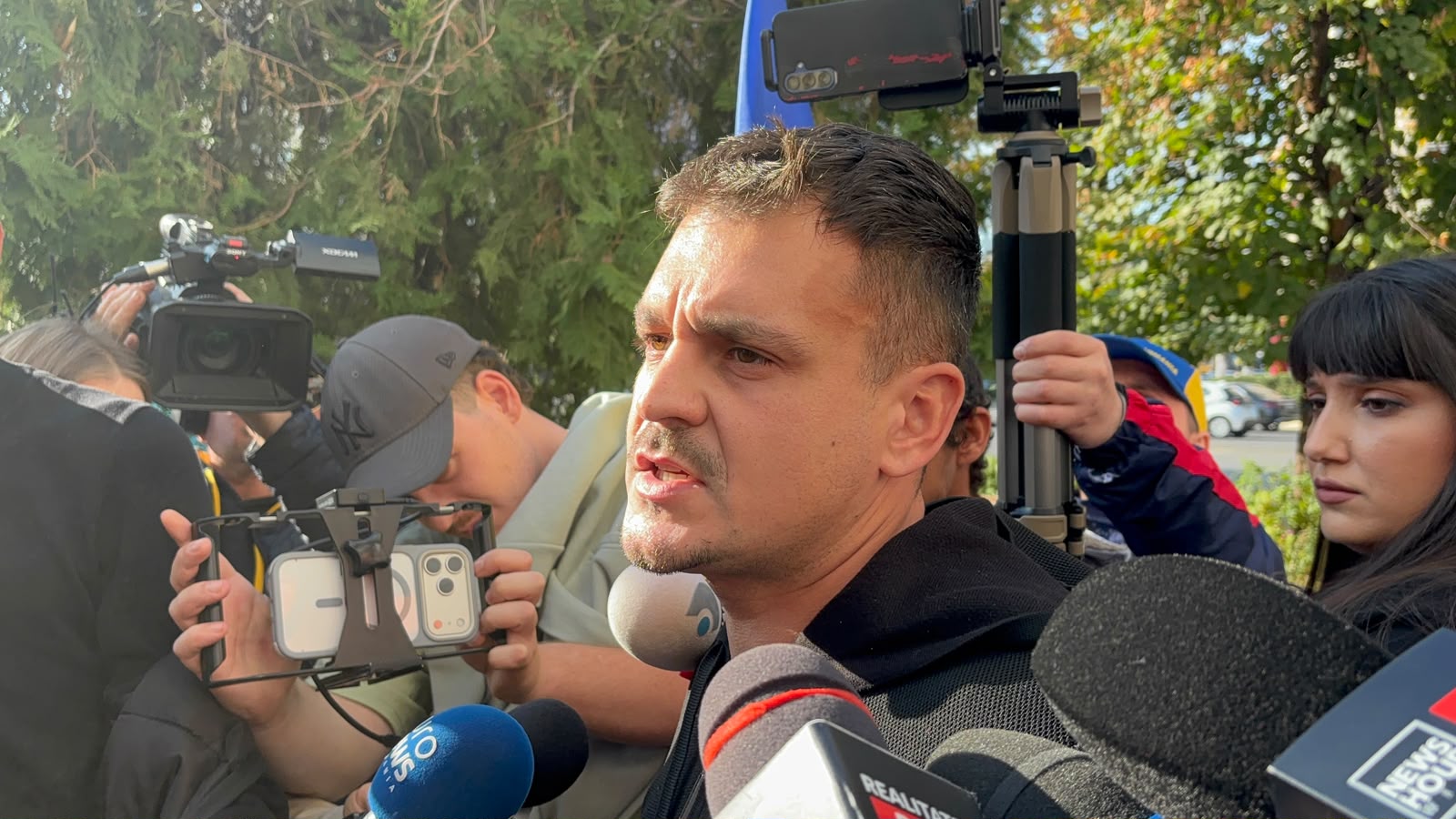 Bărbatul acuzat că a distrus dispozitive de supraveghere în casa lui Călin Georgescu a fost plasat sub control judiciar