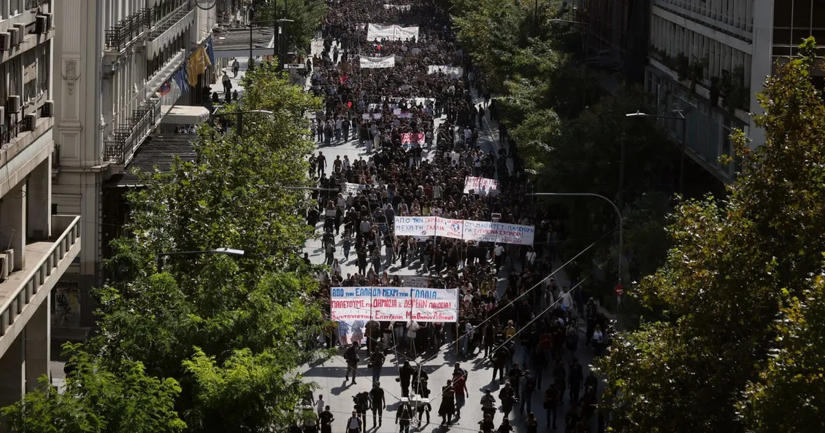 Proteste masive în Grecia: mii de elevi și profesori cer fonduri suplimentare pentru educație