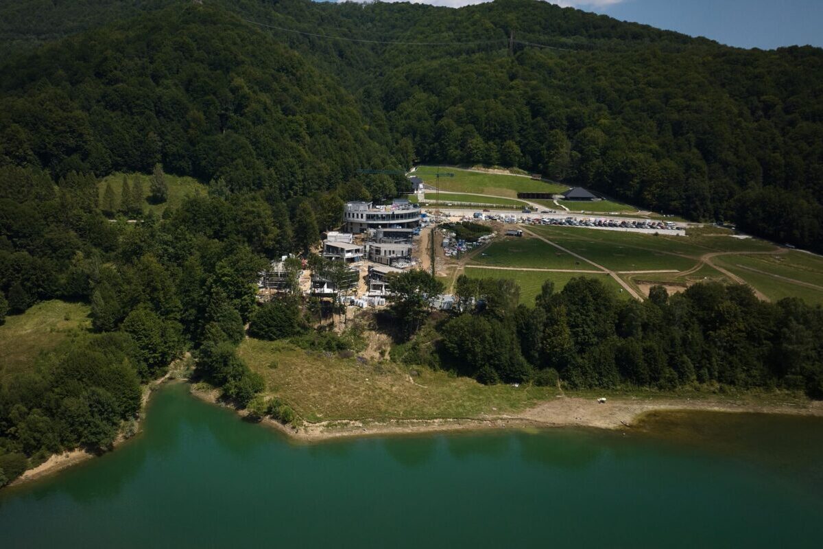 Lebăda Luxury Resort își extinde activitatea cu un nou proiect montan pe Valea Doftanei