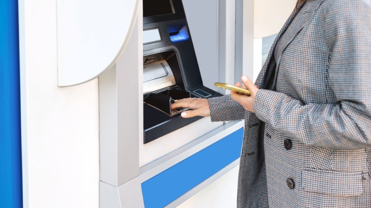 Atenție la cardul bancar după deces: utilizarea lui poate avea consecințe penale