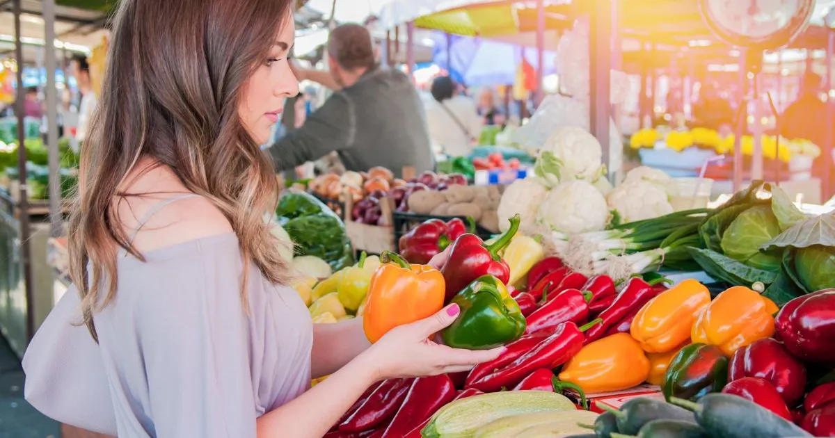 Se modifică prețurile la alimentele de bază: ce rămâne plafonat și la ce tactici apelează magazinele