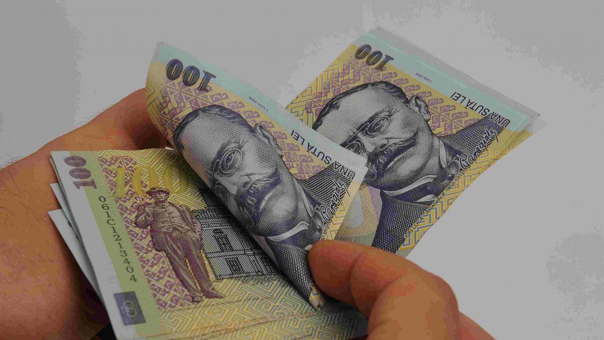 Controversă privind majorarea pensiilor pentru anul viitor: estimări diferite între Guvern și economiști