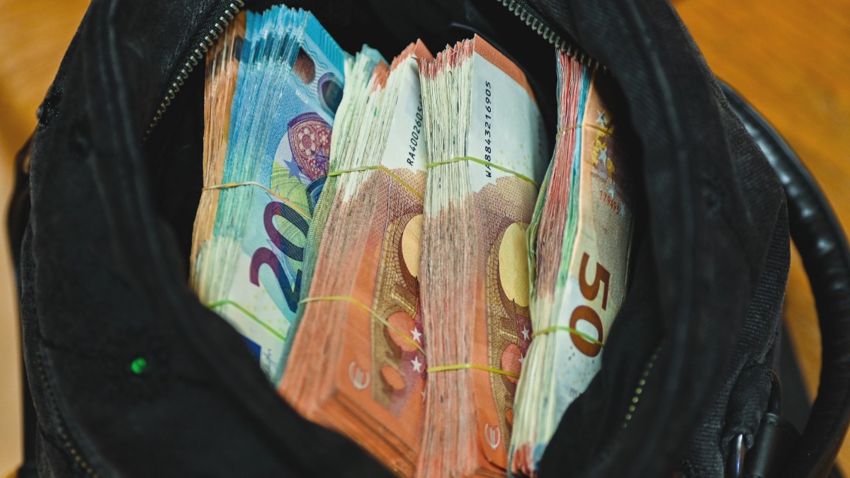 O femeie din Bulgaria a pierdut 45.000 de euro după ce le-a lăsat lângă un tomberon în Craiova