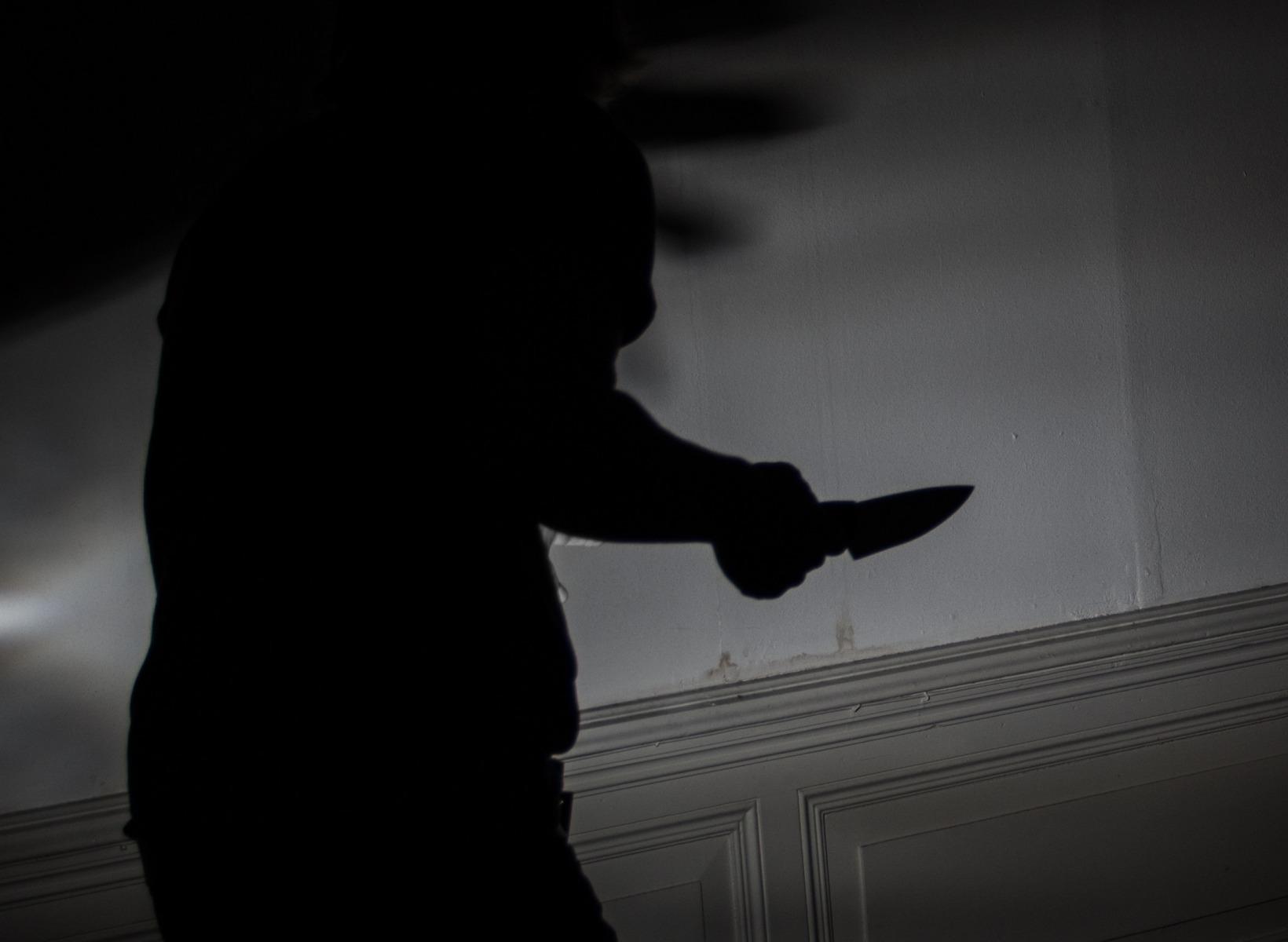 Atac violent într-un liceu din Pitești: un minor de 15 ani a înjunghiat un elev