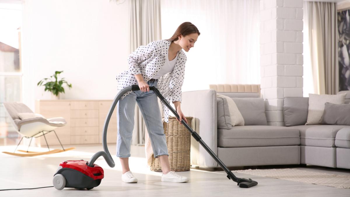 Airbnb schimbă regulile de check-out: turiștii nu mai pot fi obligați să spele vasele sau să schimbe lenjeria