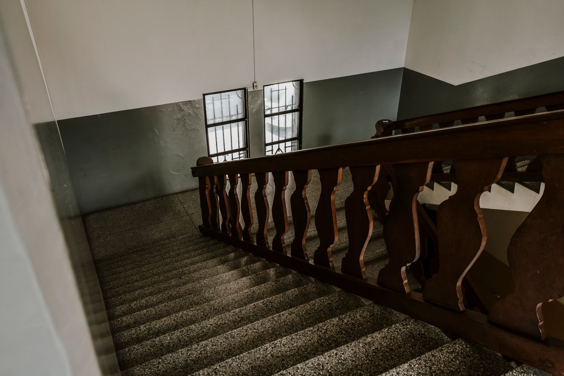 Incident violent într-un liceu din Pitești: un elev de 15 ani a rănit doi colegi cu un obiect tăietor